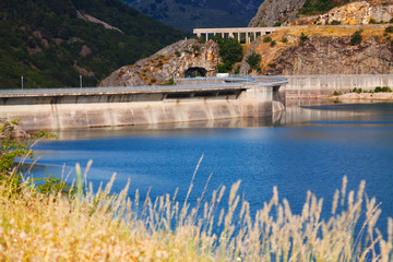 Obraz na płótnie Canvas Barrios de Luna reservoir with dam