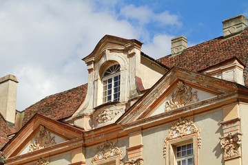 sanierungsbedürftige Giebel