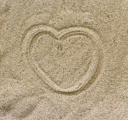 Fototapeta na wymiar Heart drawn on sand