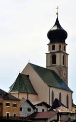 Fototapeta na wymiar Kirche in Völs