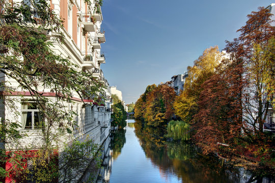 Hamburg - urbaner Kanal