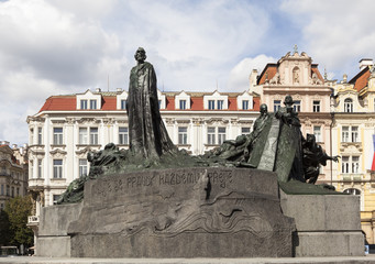 Памятник Яну Гусу на Староместской площади. Прага. Чехия.