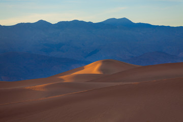 Fototapeta na wymiar Evening dunes sands in the Death Valley
