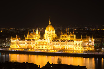 Naklejka na ściany i meble Budapest parliament at night