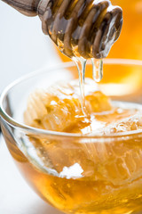 wooden honey drizzler and honey comb