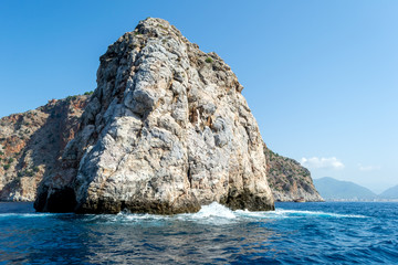 Fototapeta na wymiar High cliff in the sea.