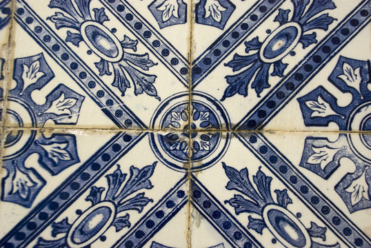 azulejo - typisch portugiesische wandfliese in blau und weiß