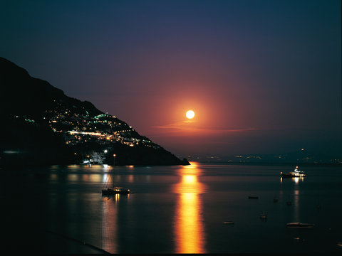 luna nell'acqua