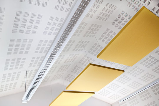 Insulating ceiling