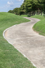 Obraz premium The curved pathway green golf course and beautiful nature scene.