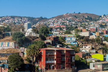 Fototapeta na wymiar Colorful houses on hills of Valparaiso, Chile