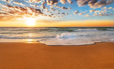 Photo sur Plexiglas Mer / coucher de soleil Lever du soleil sur la mer.