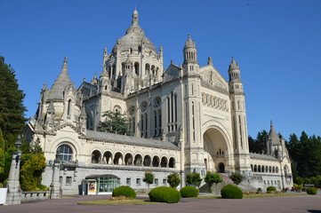 Fototapeta na wymiar Basilika Sainte-Thérèse in Lisieux