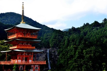 那智　赤い　塔　　滝　お参り