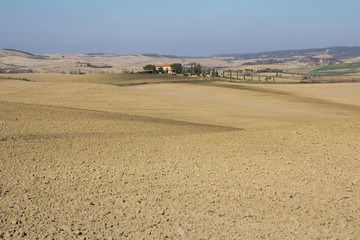 Tipico casolare nella campagna toscana