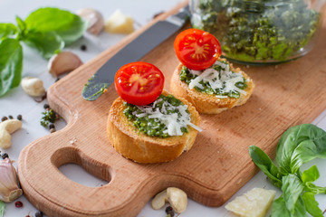 Toasts with pesto sause and tomatoes