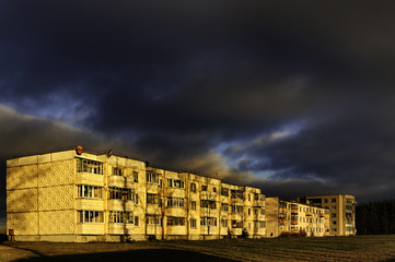 День молча поглощала тьма