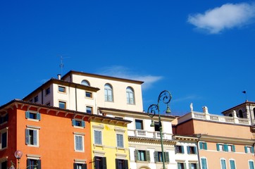 Fototapeta na wymiar Blauer Himmel über Verona