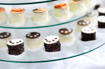 Decorated cupcakes on a glass plate