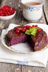 Honey cake filled with red currant.