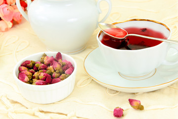 Obraz na płótnie Canvas Healthy Food: Tea and Roses Petals.