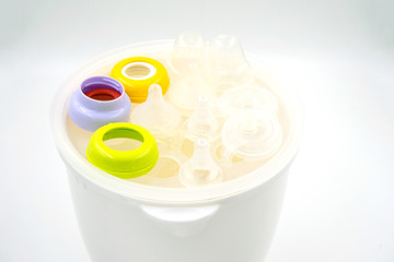 Steaming and sterilizing milk bottles for baby