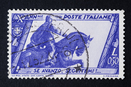 francobollo commemorativo italiano usato