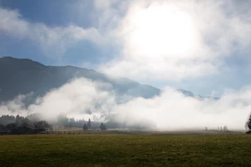 Fotobehang Landschaft mit Nebel in den Alpen, Morgengrauen © Patrick Daxenbichler
