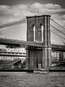 Fototapeta Czarno-biały obraz mostu brooklyńskiego w Nowym Jorku