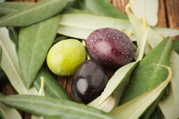 Foto op Plexiglas Tre olive tra foglie di ulivo © mickyso