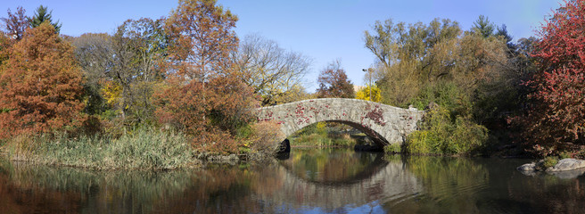 Gapstow Bridge in Central Park New York in autumn