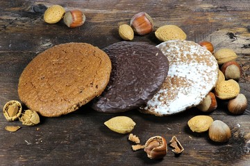 Nürnberger Elisenlebkuchen auf Holzhintergrund