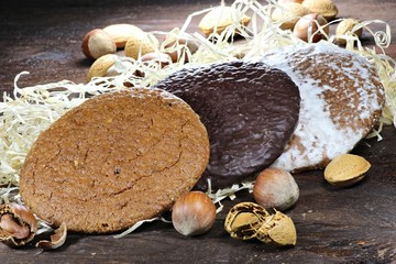 Nürnberger Elisenlebkuchen auf Holzhintergrund