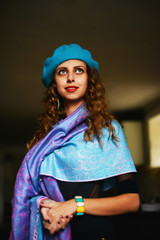 sexy femme avec béret 