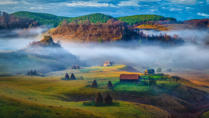 Rural mountain landscape in autumn morning - Fundatura Ponorului, Romania - obrazy, fototapety, plakaty