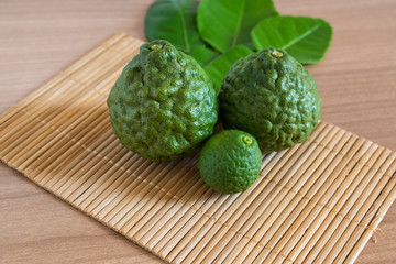 bergamot and the leaf on makisu mat on wood texture