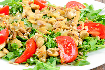Salad with Tomatoes, Mushrooms, Arugula and Seeds