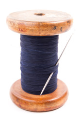 spool of thread with needle 
