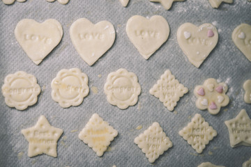 Obraz premium woman making ginger bread cookies in the kitchen