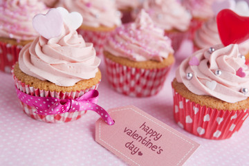 Pink Valentine cupcakes with the words 'Happy Valentine's day'