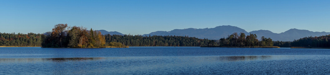 Südliches Panorama vom großen Ostersee mit Alpenblick