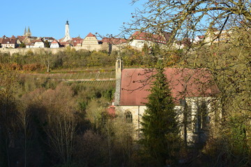 Fototapeta premium Rothenburg ob der Tauber mit Kobolzeller Kirche