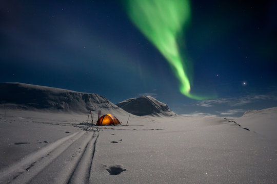 Camping unter Nordlichtern in Lapland Schweden
