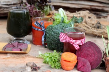 Smoothies mixed vegetables, beetroot, carrot and green vegetable