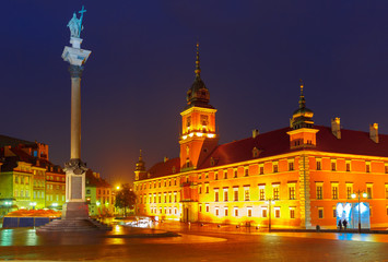 Naklejka na ściany i meble Castle Square at night in Warsaw, Poland.