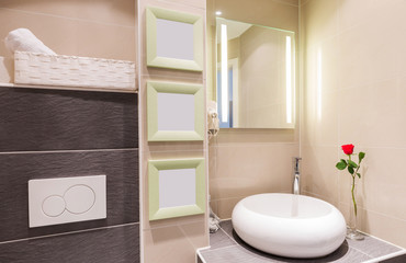 Design edler Waschtisch in modernem Badezimmer