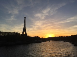 Fototapeta na wymiar Paris Eiffel Tower sunset