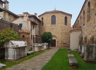 Fototapeta na wymiar Baptisterium der Basilika Sant`Eufemia in Grado / Friaul / Italien