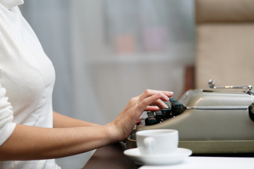Obraz na płótnie Canvas Hands writing on typewriter