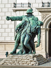 Naklejka premium The Brother-in-Arms sculpture in Budapest, Hungary